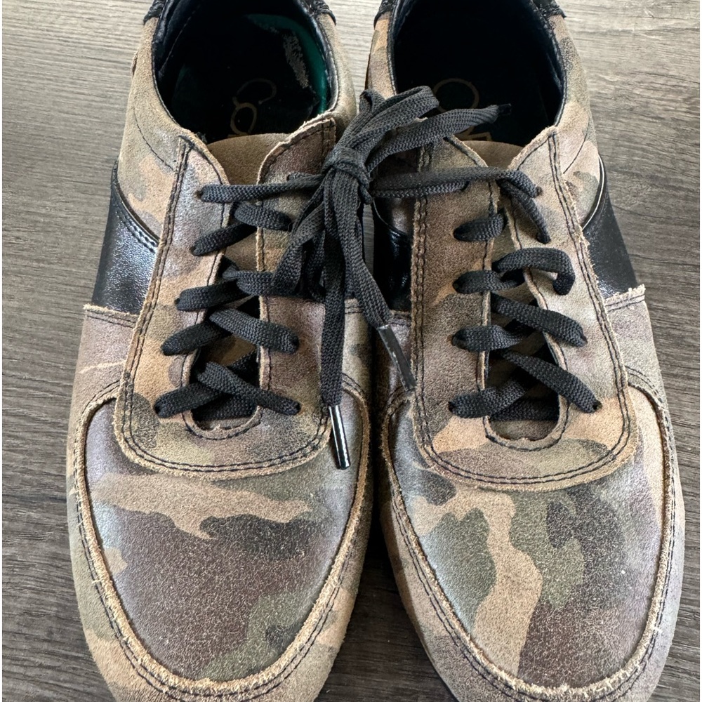 Cofi woman’s Holly Fashion camouflage sneakers, size 8